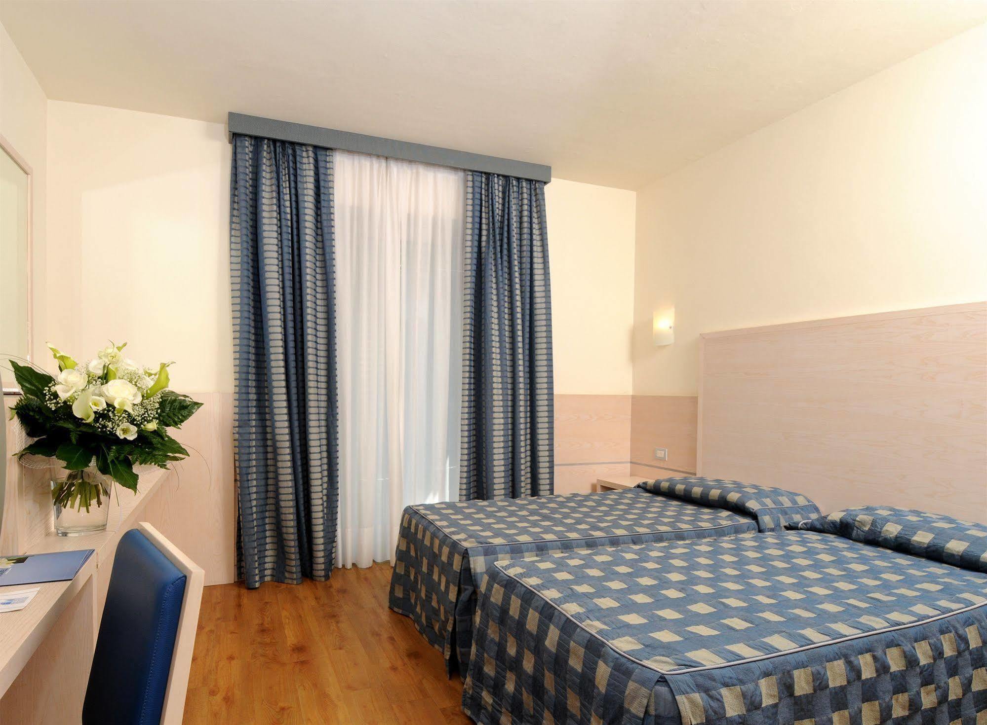 Caravel Bike Hotel Torbole Sul Garda Extérieur photo